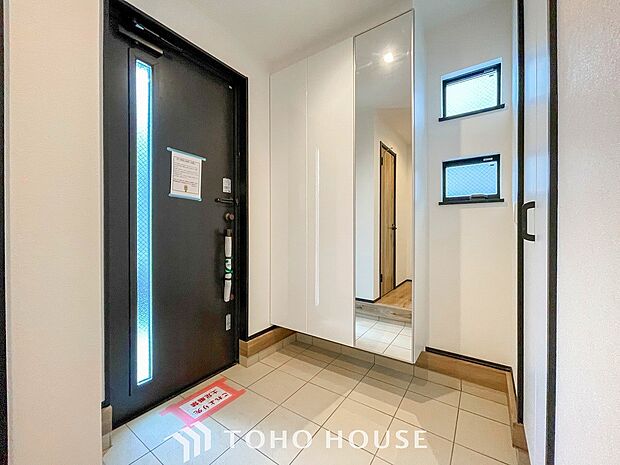 居住者の帰り、訪れる方を優しく迎えてくれる玄関です。