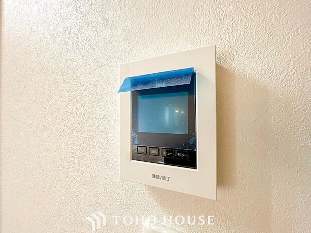 誰が来てもわかる様にモニター付きインターホンを設置。快適と安らぎを合わせた優しい設計。