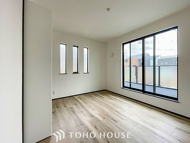 採光もアクセントの一つとして。プライベートルームにはやさしい光が射し込んでいます。