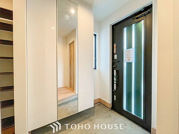 居住者の帰り、訪れる方を優しく迎えてくれる玄関です。