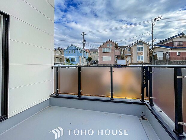 暮らしの中での光と風を演出してくれるバルコニー。開放的な空間をお楽しみください。