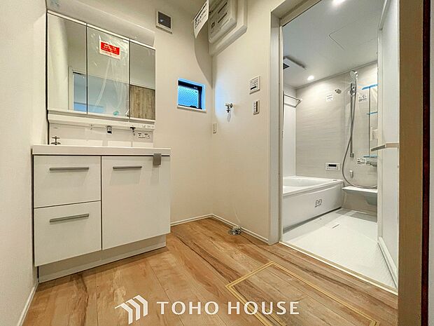 清潔感のあるプライベート空間は、身だしなみチェックや肌のお手入れに最適です。