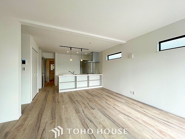 光と風があふれる開放的なリビングダイニングには自然と家族みんなが集まってきます。