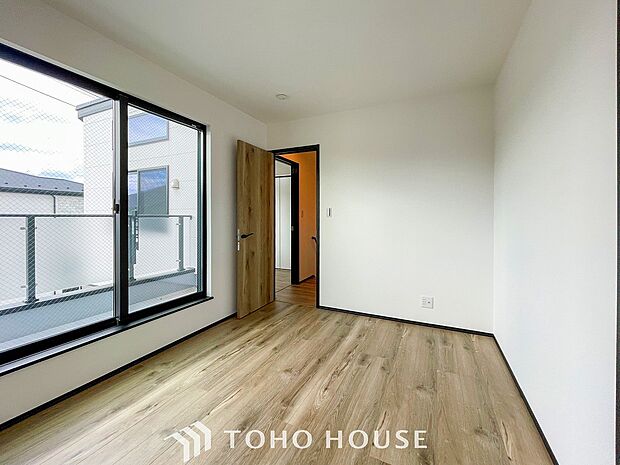 一日の疲れをいやしてくれる主寝室。自分時間を快適に過ごすプライベートルーム。