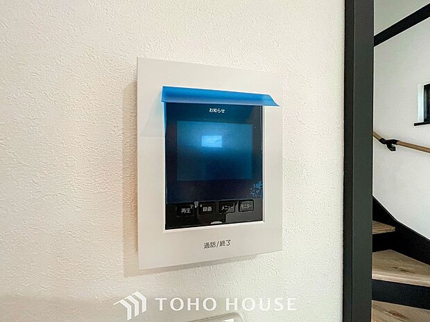 誰が来てもわかる様にモニター付きインターホンを設置。快適と安らぎを合わせた優しい設計。