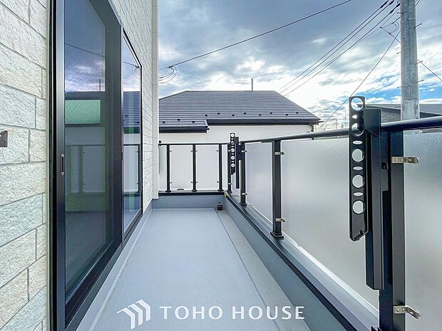 暮らしの中での光と風を演出してくれるバルコニー。開放的な空間をお楽しみください。