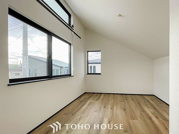 採光もアクセントの一つとして。プライベートルームにはやさしい光が射し込んでいます。