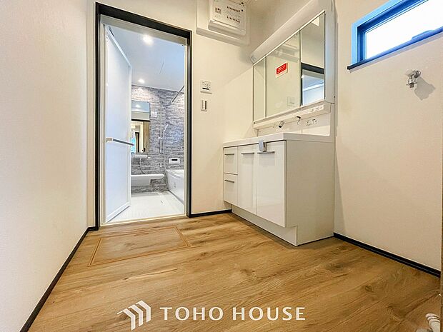 清潔感のあるプライベート空間は、身だしなみチェックや肌のお手入れに最適です。