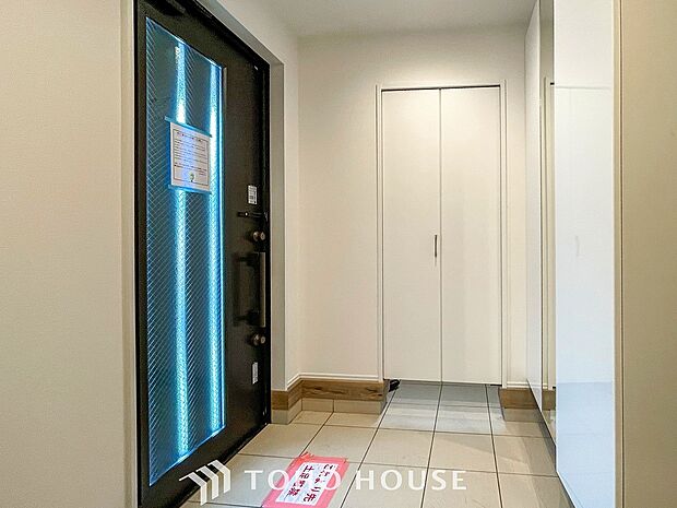 居住者の帰り、訪れる方を優しく迎えてくれる玄関です。