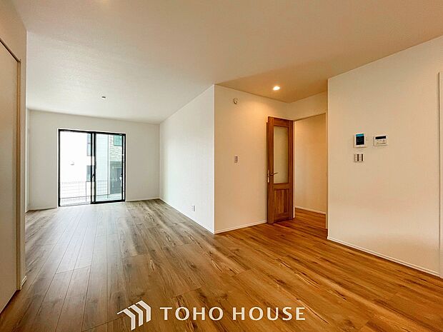 落ち着いた雰囲気に包まれた伸びやかな空間で、ゆったりと家族団らんの時間を過ごせます。