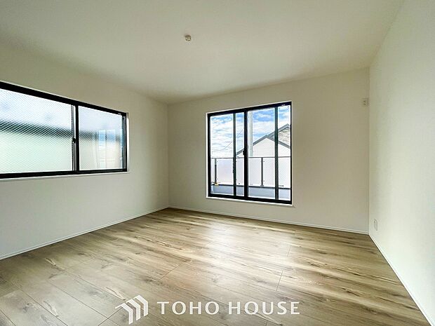 採光もアクセントの一つとして。プライベートルームにはやさしい光が射し込んでいます。