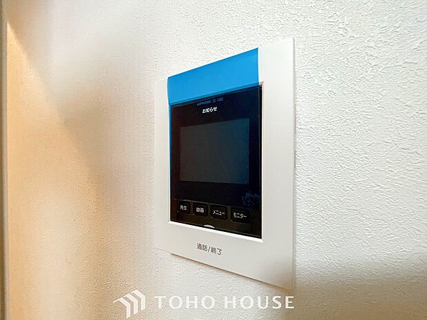 誰が来てもわかる様にモニター付きインターホンを設置。快適と安らぎを合わせた優しい設計。