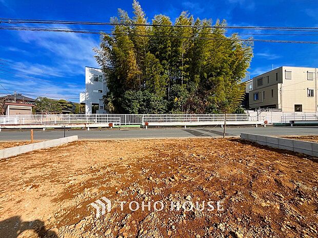 閑静な住宅街の陽当りに恵まれた土地で寛ぎに満ちた生活を。