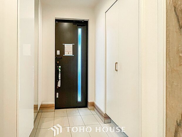 居住者の帰り、訪れる方を優しく迎えてくれる玄関です。