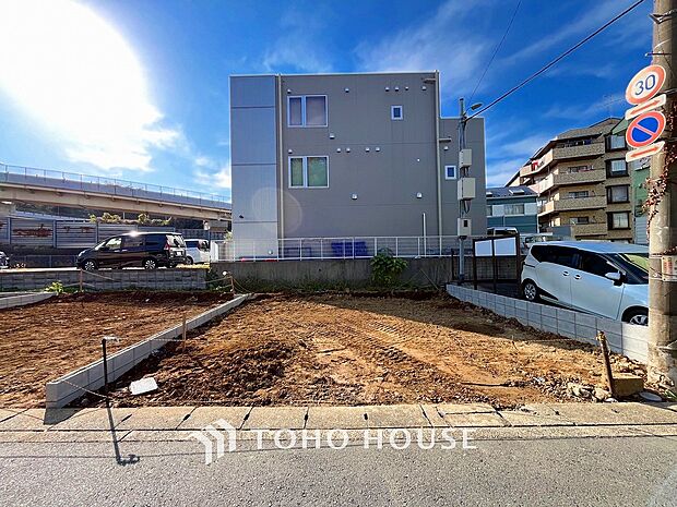 敷地内に駐車スペースがあると、日々の暮らしをスムーズに運ぶ事が出来ます。