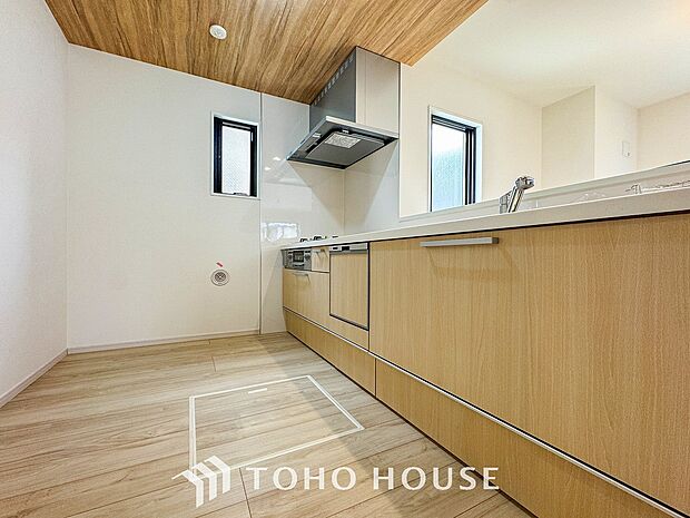 リビング全体が見渡せる配置がされ、ご家族との会話を楽しみながらお料理できます。