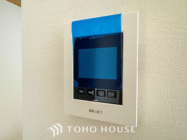 誰が来てもわかる様にモニター付きインターホンを設置。快適と安らぎを合わせた優しい設計。