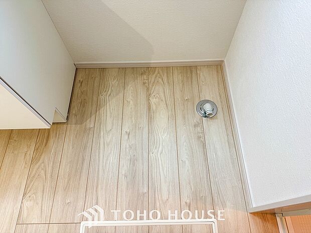 洗濯機を配置しても十分なスペースを確保しております。