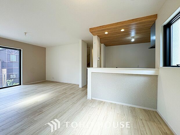 ここにはみんなが集い、食事と楽しい会話が始まるスペース。