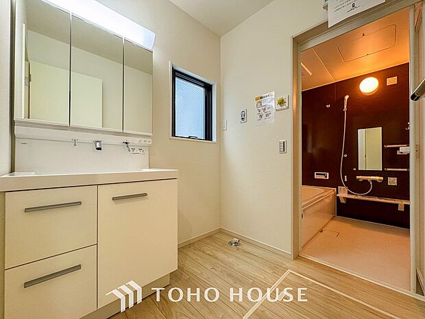 清潔感のあるプライベート空間は、身だしなみチェックや肌のお手入れに最適です。