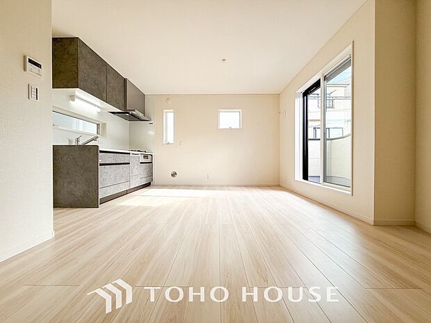 落ち着いた雰囲気に包まれた伸びやかな空間で、ゆったりと家族団らんの時間を過ごせます。