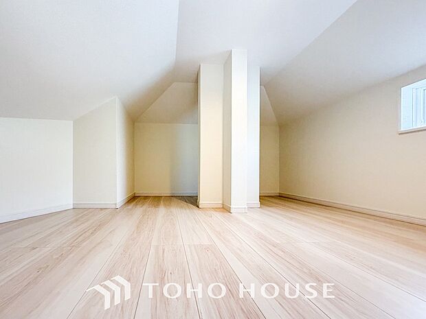 広々したロフトは多目的に使える便利な空間。