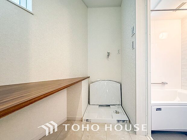 洗濯機を配置しても十分なスペースを確保しております。