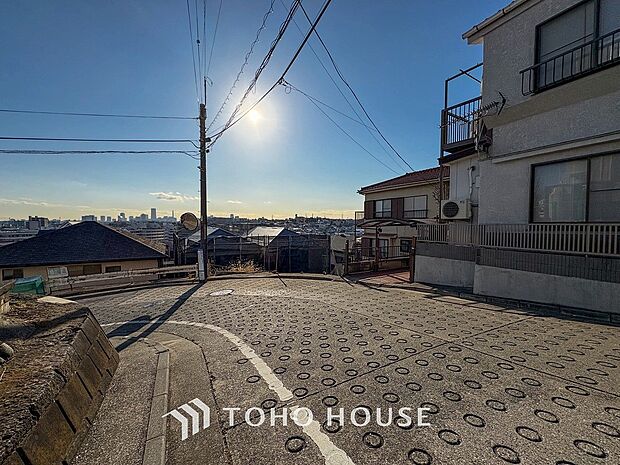 忙しく過ぎゆく日常を置き去るほど、ゆったりした時間が流れる住環境。