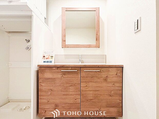 洗面台・洗面所十分な大きさの洗面台は、朝の慌ただしい時間でも余裕とゆとりを感じて頂けます。