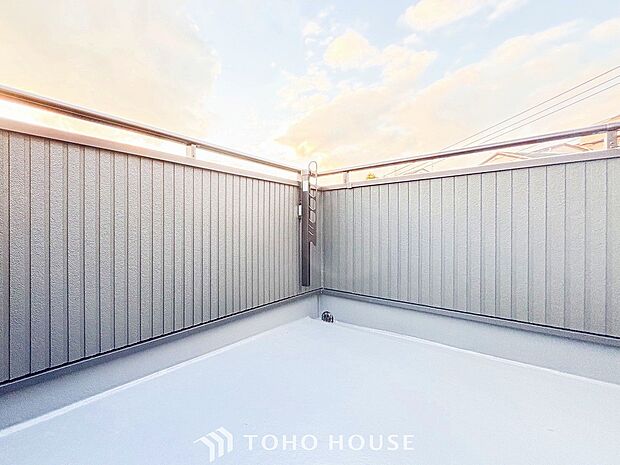 お部屋にも爽やかな風と暖かく柔らかな日差しが差し込み、毎日の暮らしを豊かに彩ります。