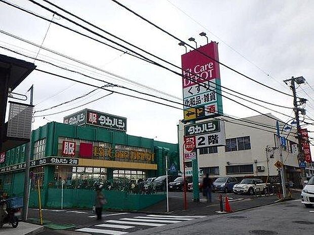 薬・化粧品だけではなく、食品や雑貨等もそろっており、日常の買い物がスピーディーにできる品揃えです。