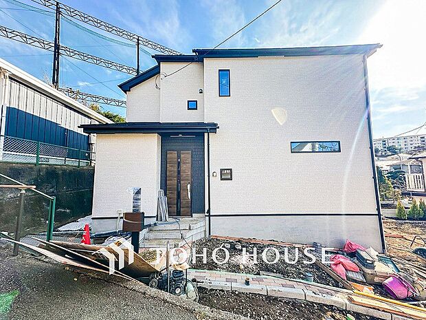 帰り着くたびに洗練されたテイストの空間に迎えられ誇りと喜びを感じる玄関まわりです。