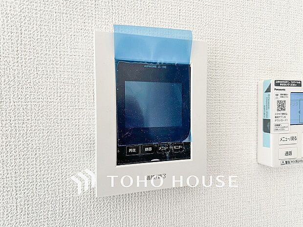 誰が来てもわかる様にモニター付きインターホンを設置。