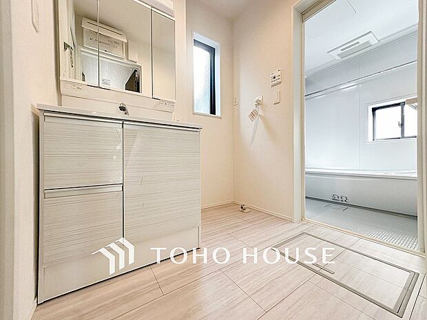 清潔感のあるプライベート空間は、身だしなみチェックや肌のお手入れに最適です。