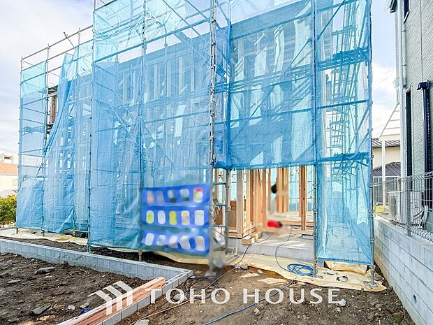 爽やかな青空の下に贅沢なほどに降り注ぐ陽光、豊かな居住性と、クオリティが見事に調和した住空間。