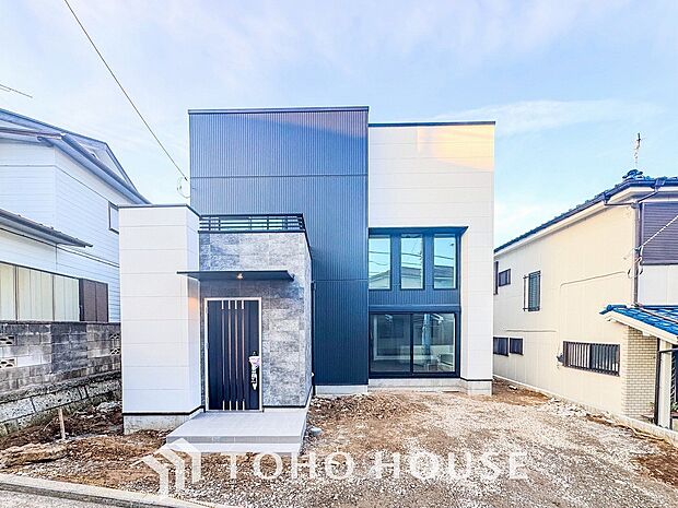 清潔感溢れる玄関がお出迎えする本邸宅の物語は、ここから始まる日常を期待させます。