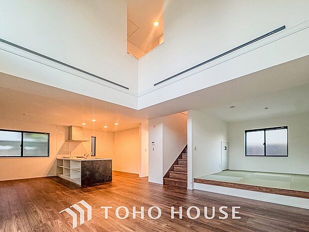 太陽の恵みを一気に受けた明るくあたたかいお住まい。吹きぬける風を感じながら爽やかで風通しの良い暮らし。