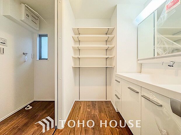 清潔感のあるプライベート空間は、身だしなみチェックや肌のお手入れに最適です。