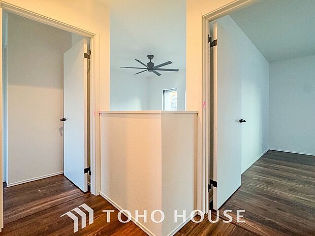 やわらかな陽射しがふりそそぎ、ゆったりした時間が流れる室内。