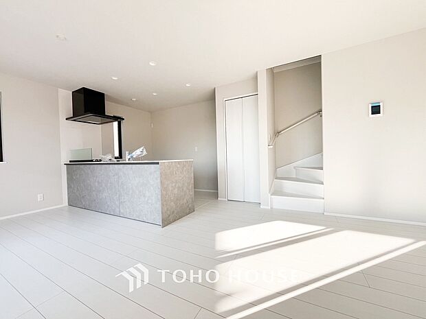 空気感という居心地の良いBGMは、暮らしのステージを彩り、心のやすらぎと満足感を与えてくれます。