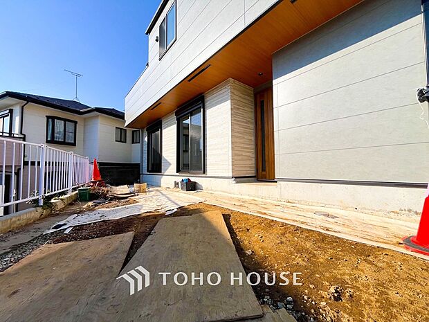 日当りの良い可愛らしいお庭。ガーデニングなどが楽しめます。