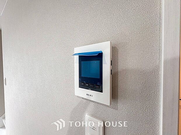 誰が来てもわかる様にモニター付きインターホンを設置。