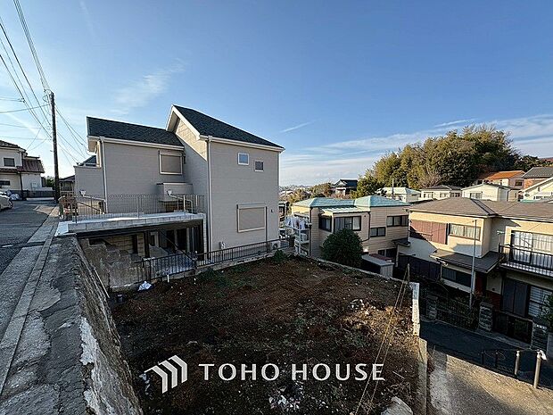 風を感じ青い空から太陽の恵みを感じる温もり溢れる佇まい。