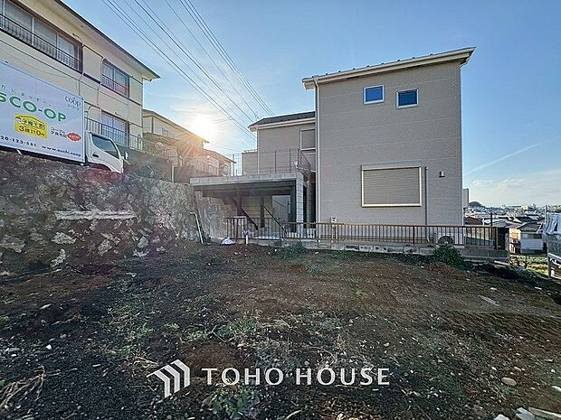 表現された空間は豊かな光と風を纏い、暮らしの時間を豊かにしてくれます。