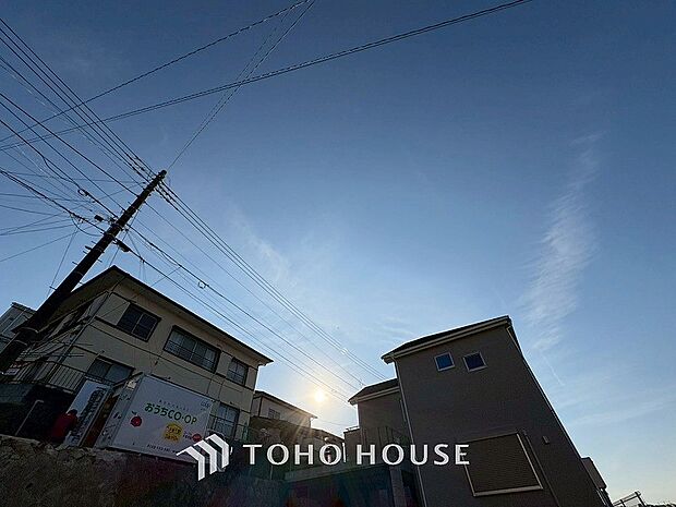 開放的で気持ちの良い眺望と青い空を満喫できます。