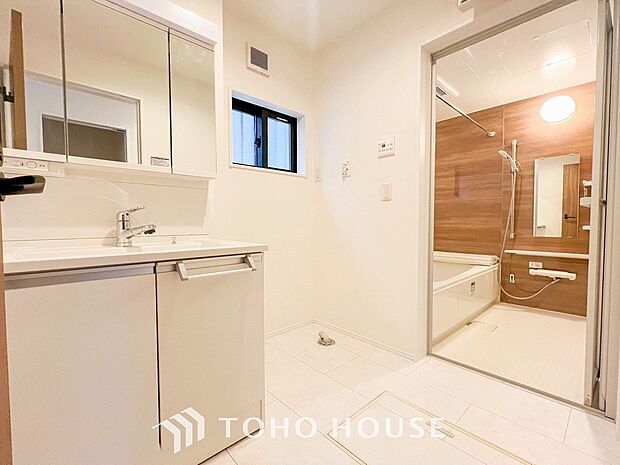 清潔感のあるプライベート空間は、身だしなみチェックや肌のお手入れに最適です。