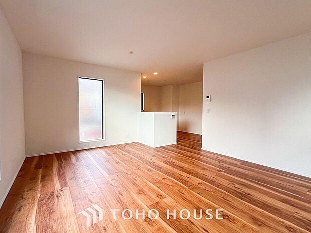 光と風があふれる開放的なリビングダイニングには自然と家族みんなが集まってきます。