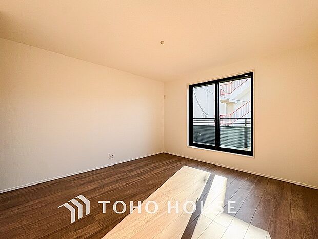 採光もアクセントの一つとして。プライベートルームにはやさしい光が射し込んでいます。