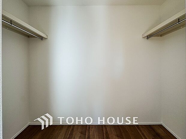 衣類だけでなく大きな荷物も収納でき、お部屋がすっきりします。