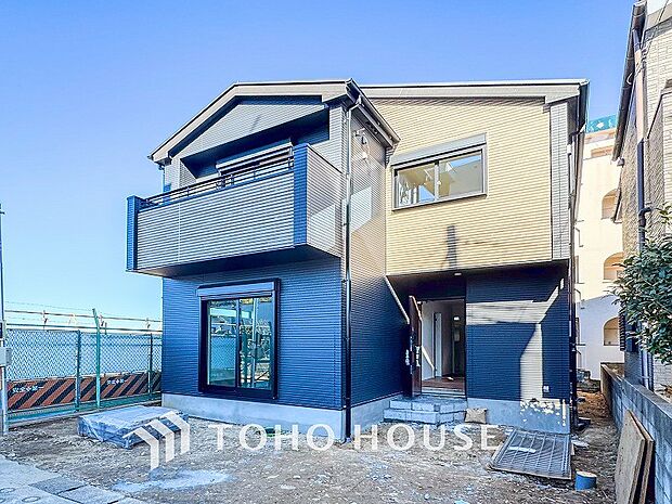 前面道路含む現地写真『快適』は「家」と「街」と「環境」が調和した時に訪れるだと改めて感じさせてくれます。